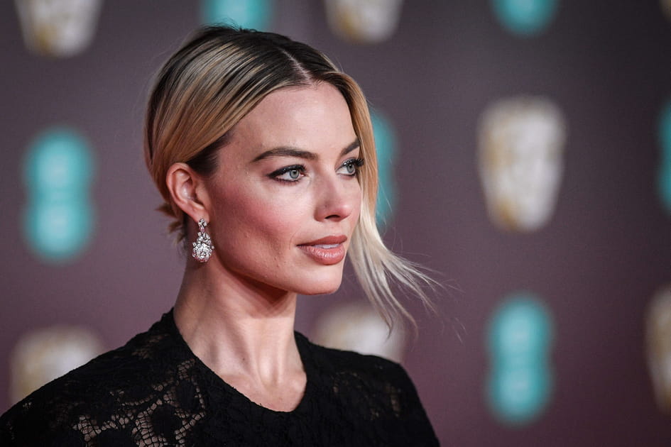 Top&nbsp;: Margot Robbie et son chignon bas &eacute;l&eacute;gant