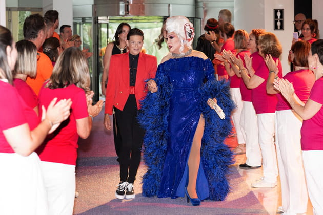 Princesse Stéphanie, accueillie avec la drag-queen Manel Dalgo lors de la soirée Fight Aids