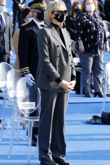 TOP : Charlene de Monaco en costume flare