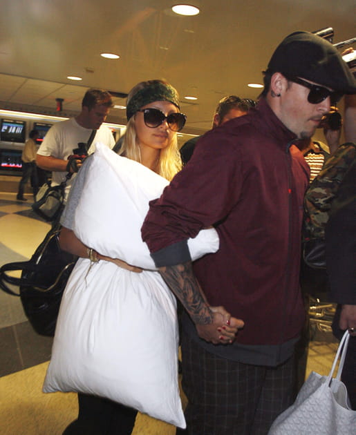 Nicole Richie et son encombrant oreiller pour l'avion