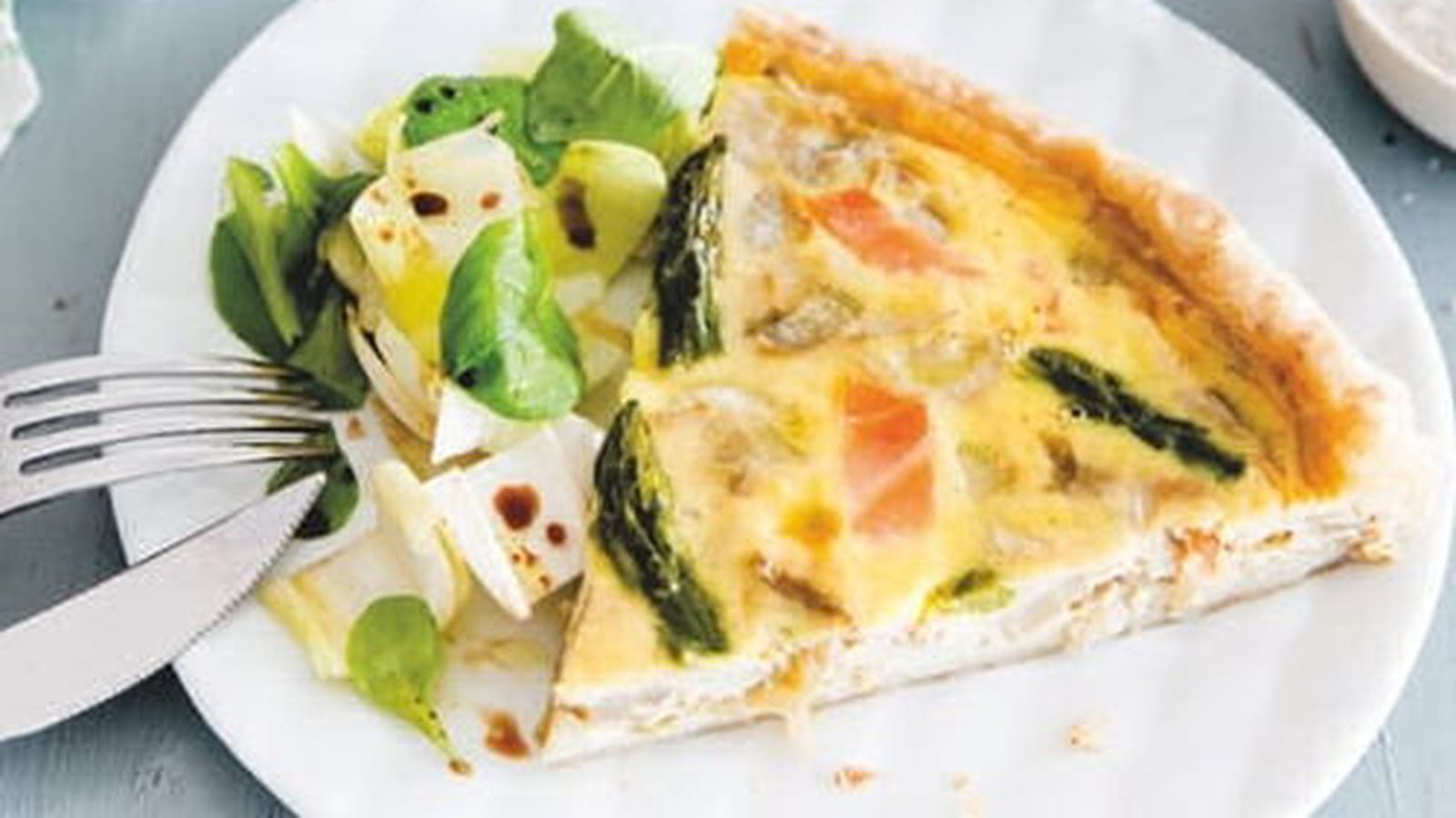 Quiche aux endives, saumon et asperges vertes