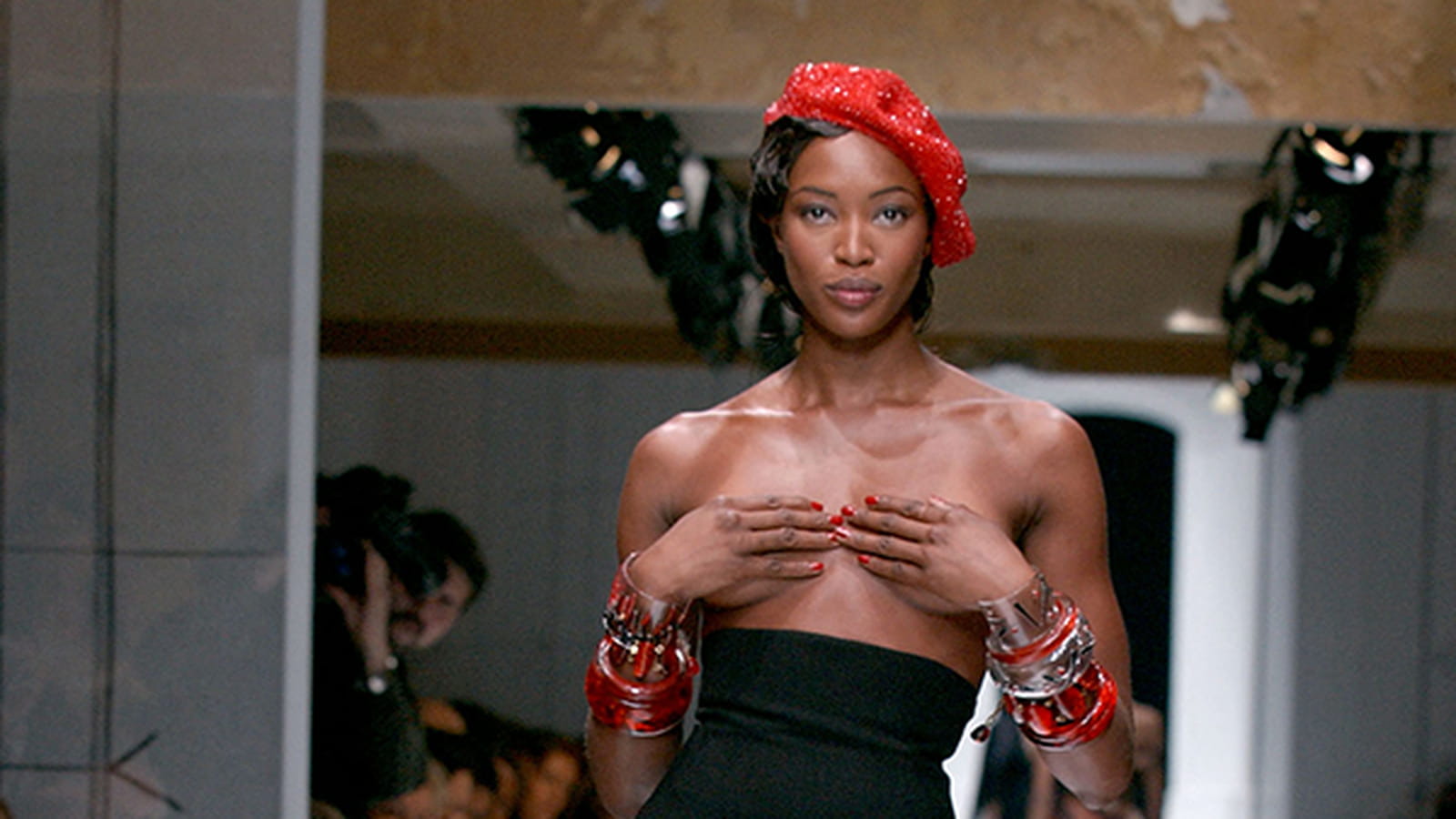 Défilé haute couture printemps-été 2002