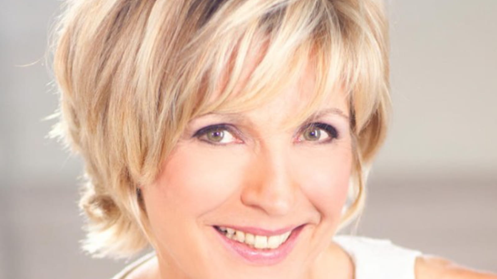 Evelyne Dhéliat