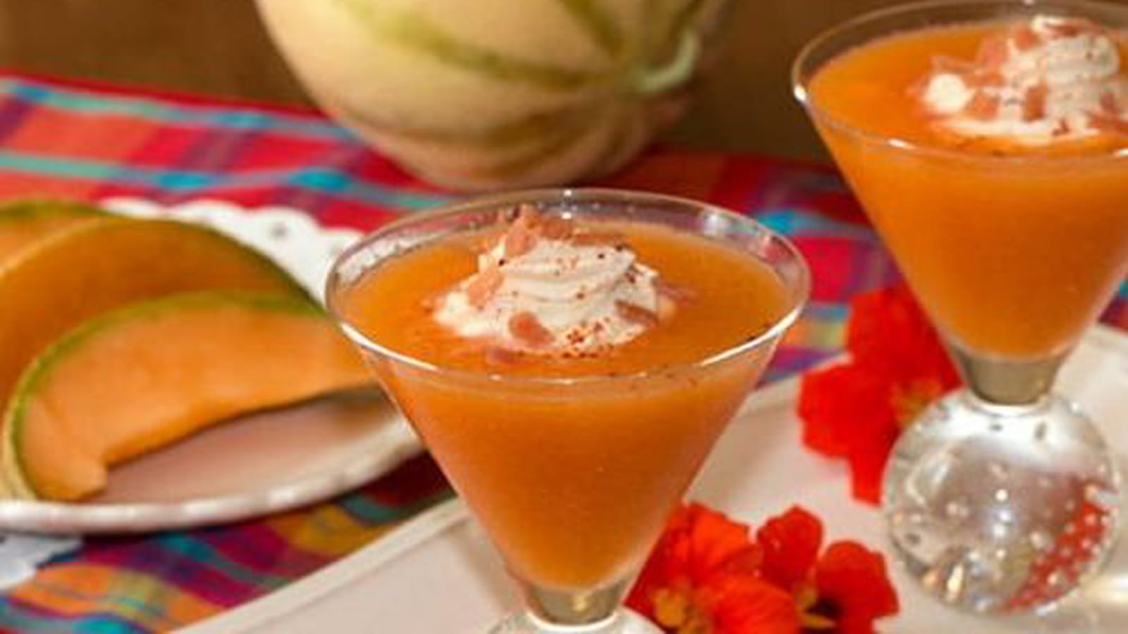 Gaspacho de melon, chantilly au chèvre et fromage frais