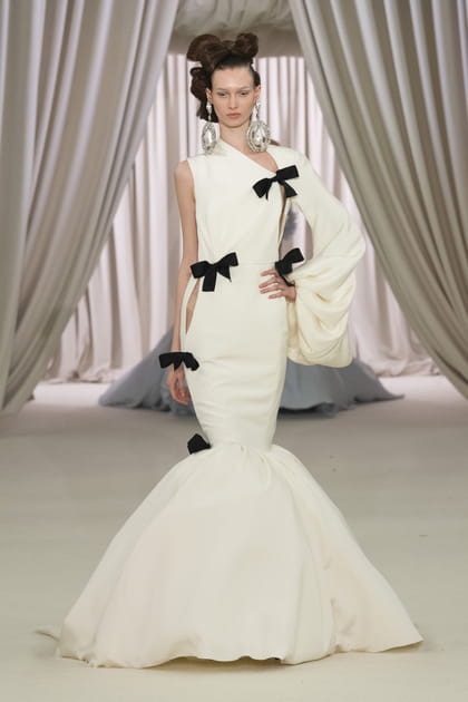 Look 30 du défilé Giambattista Valli
