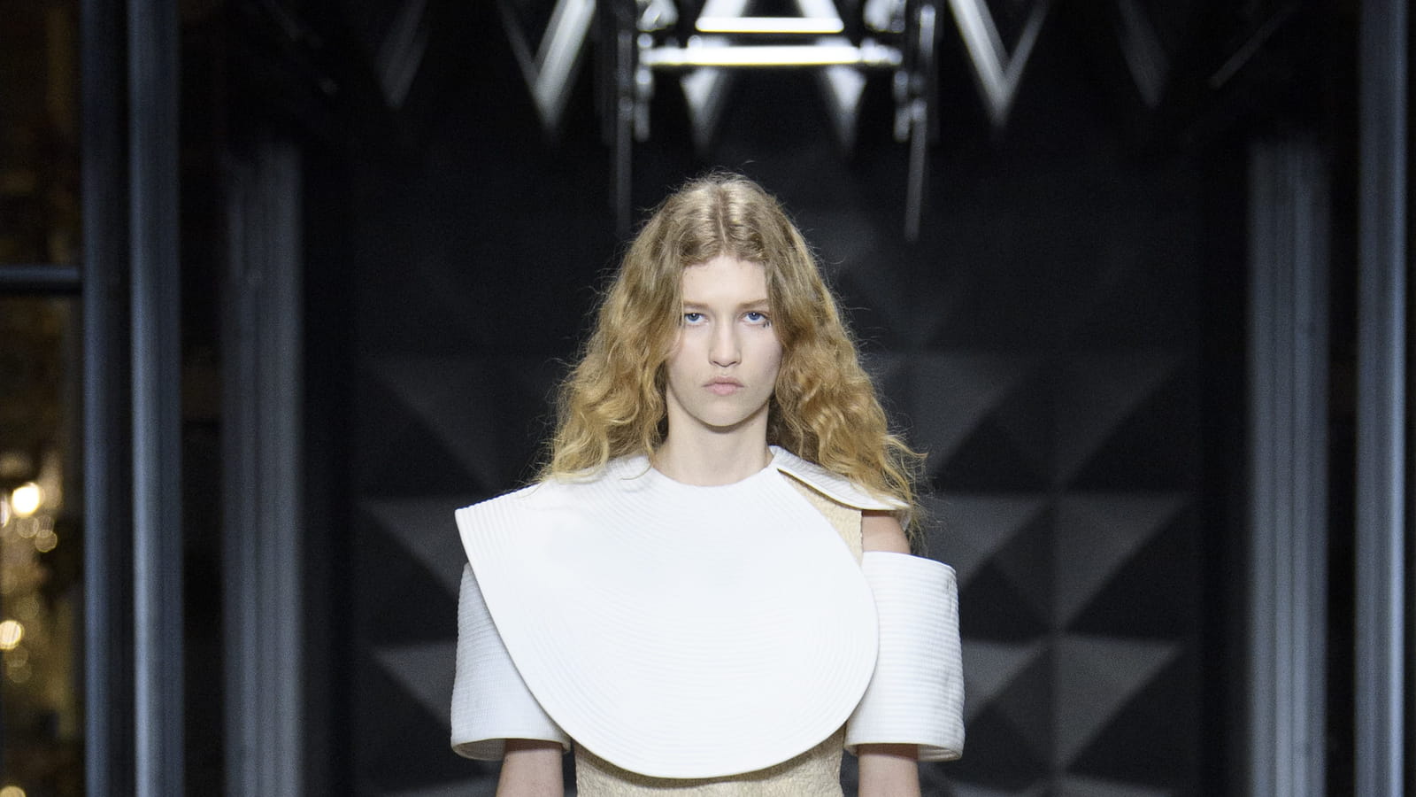 Look 10