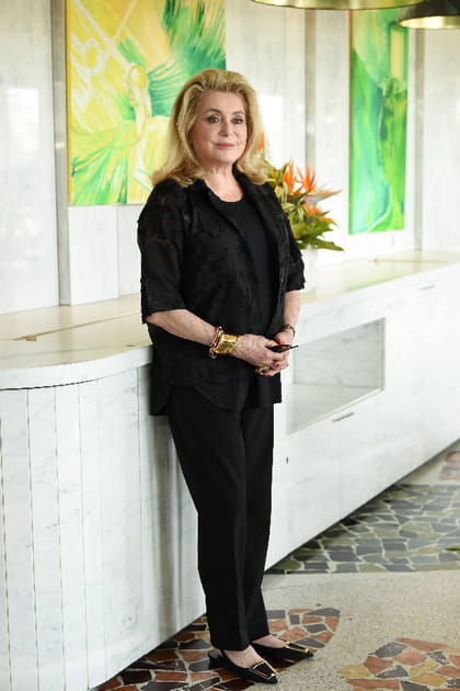 Catherine Deneuve en total look noir
