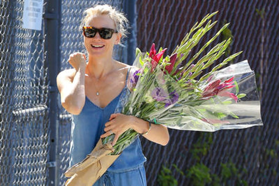 Le look people du jour : Naomi Watts, casual