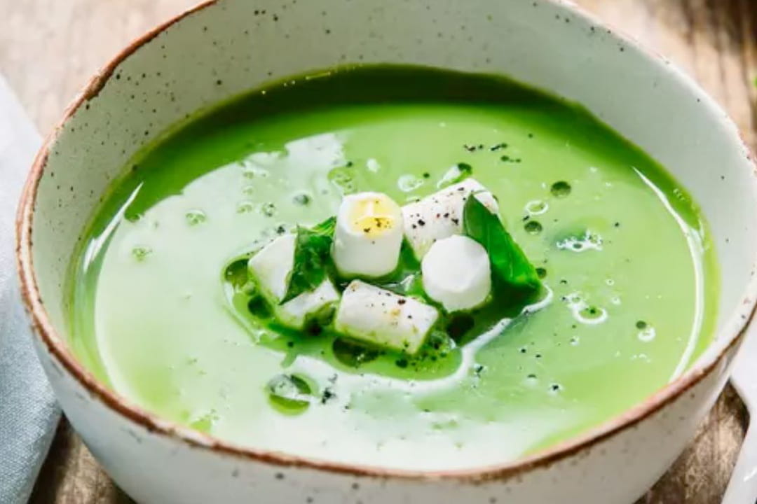 Bouillon vert et buchettes de chèvre nature