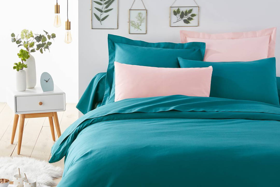Une housse de couette bleu canard qui en jette