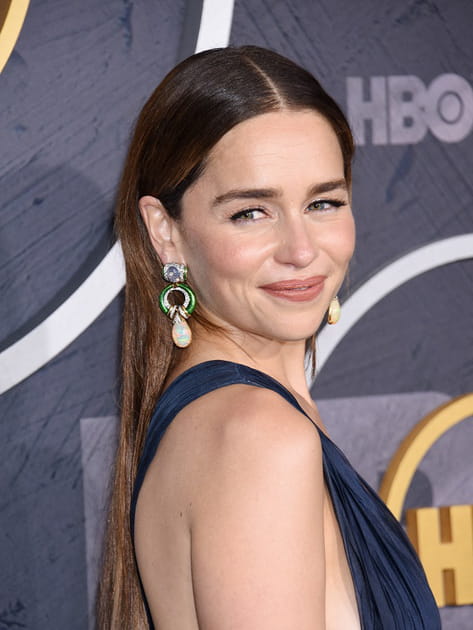 Stars et coloration&nbsp;: Emilia Clarke en brune