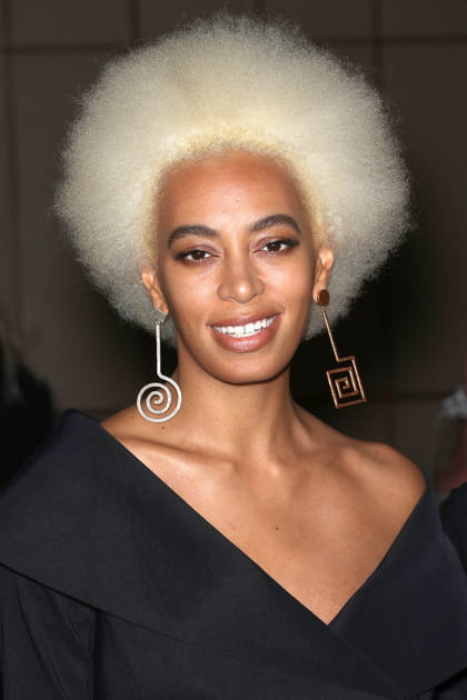 Stars et coloration&nbsp;: Solange Knowles en blonde
