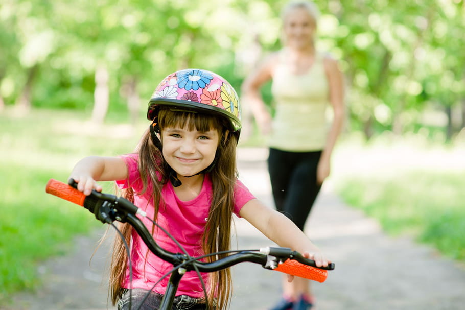 Le port d'un casque devient obligatoire pour les enfants à vélo