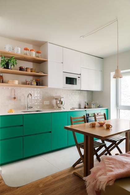 Apr&egrave;s&nbsp;: une cuisine pratique et color&eacute;e qui se fond dans le d&eacute;cor