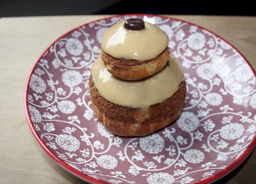 Religieuse au café
