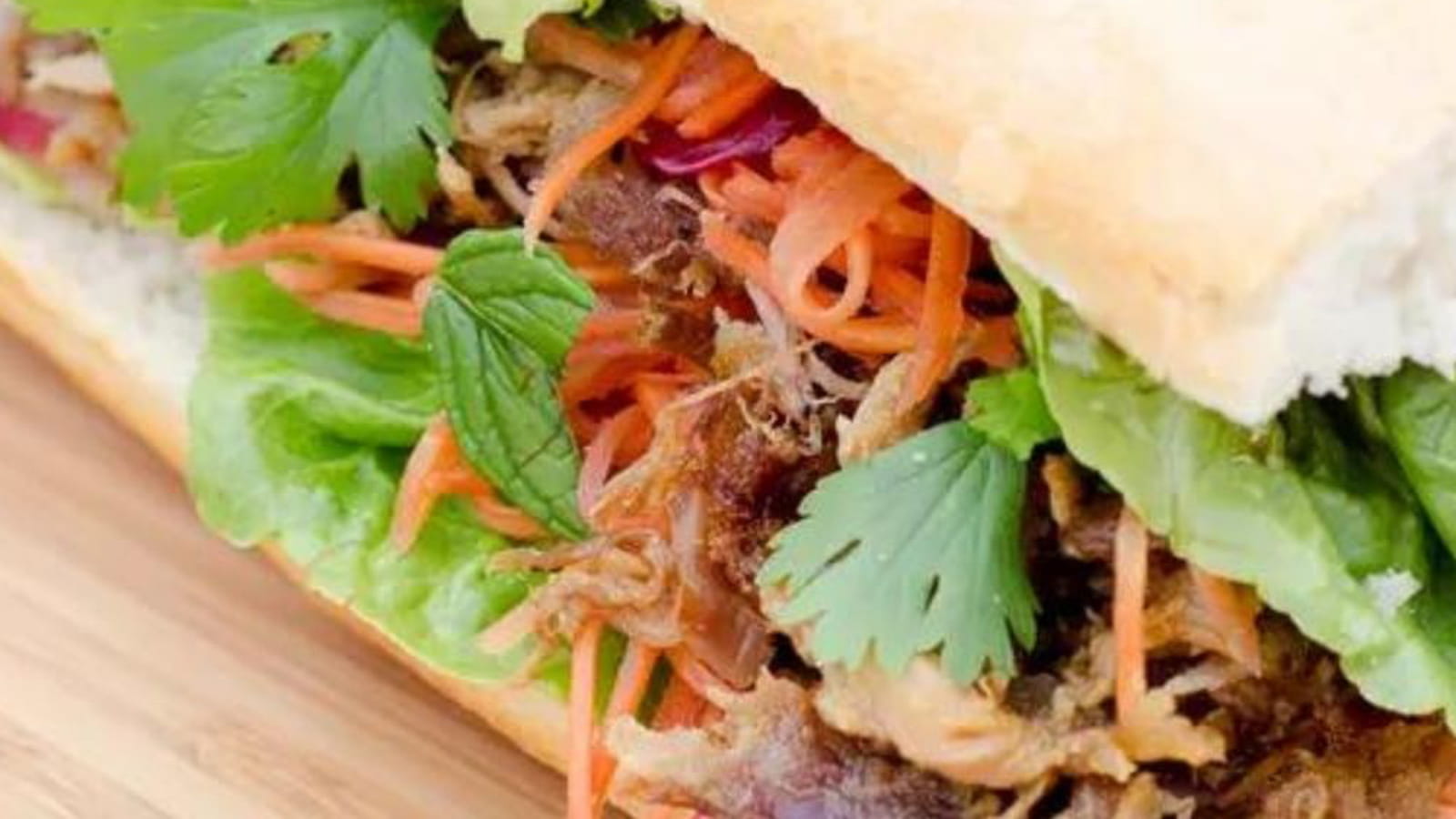 Bánh mì au pulled pork