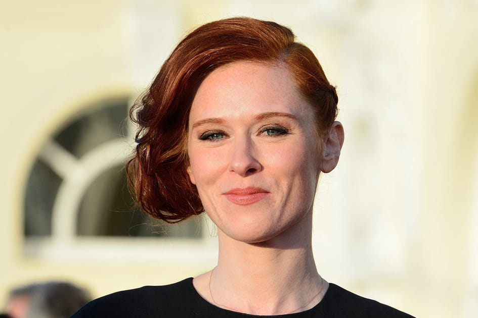 Audrey Fleurot, sophistiqu&eacute;e avec son chignon sur le c&ocirc;t&eacute;