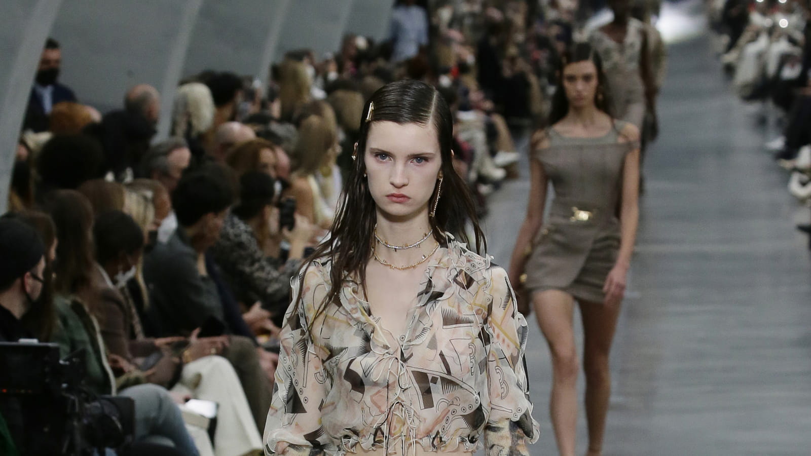 Look 10