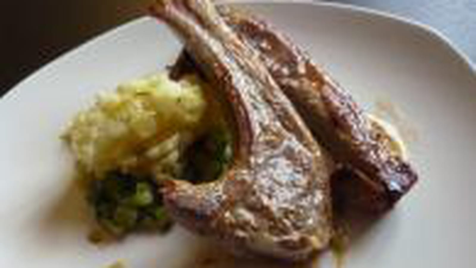 Côtes d'agneau miel et herbes