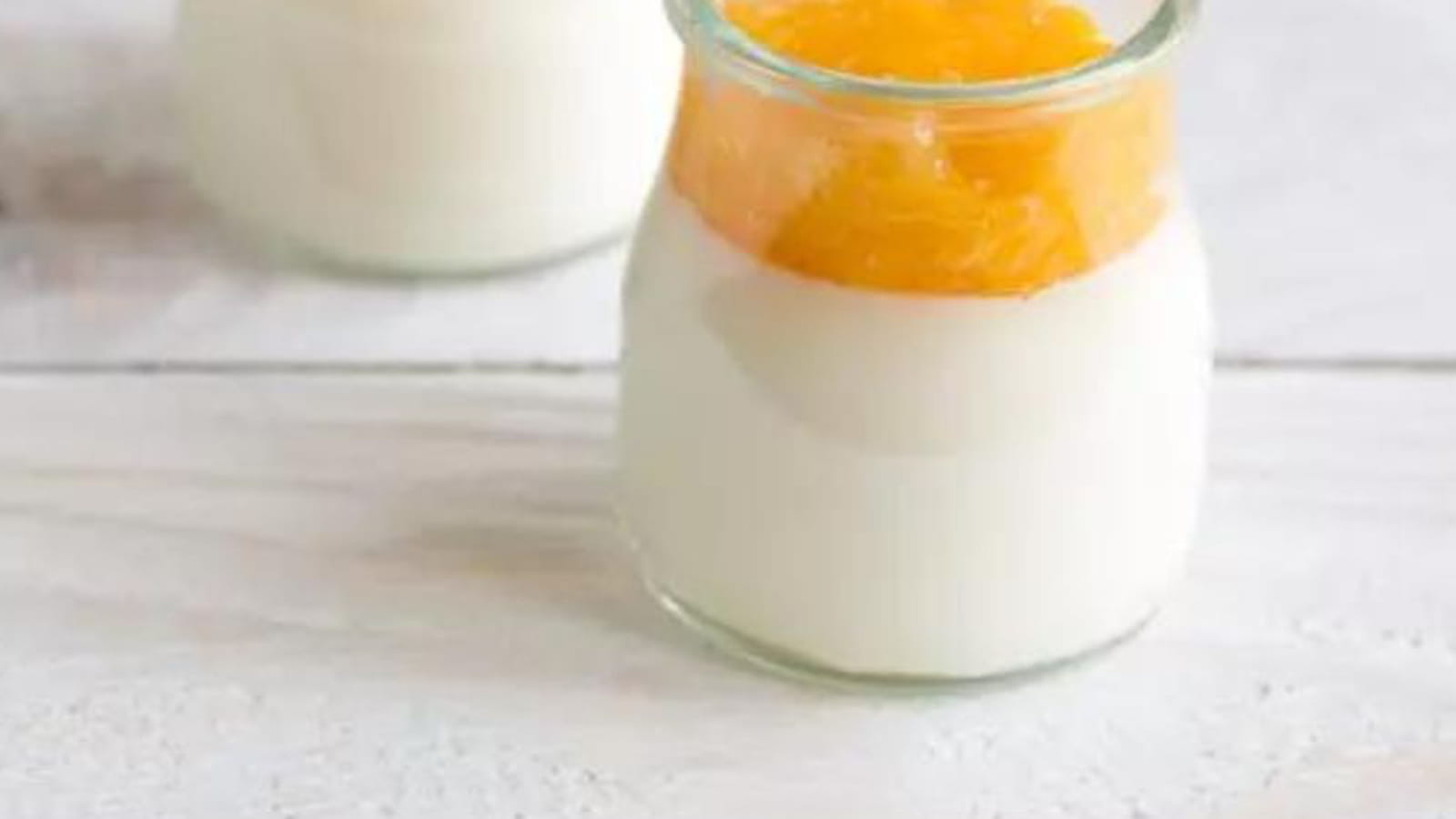 Crème dessert au riz (Mhalbi) et à la confiture d'orange