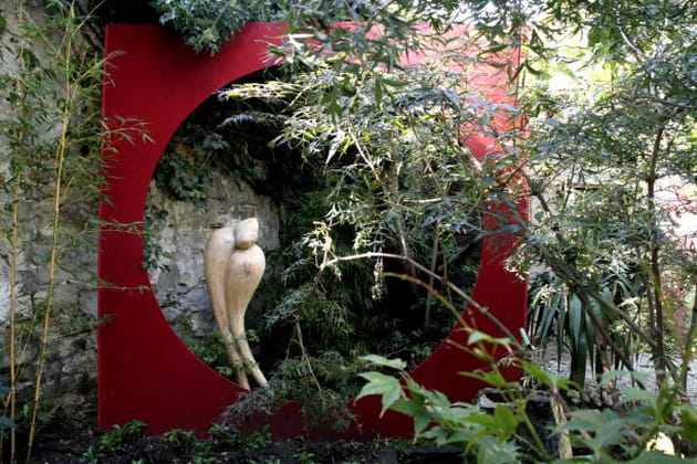 Des sculptures dans un écrin de verdure