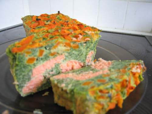 Cake au saumon, épinards et carottes