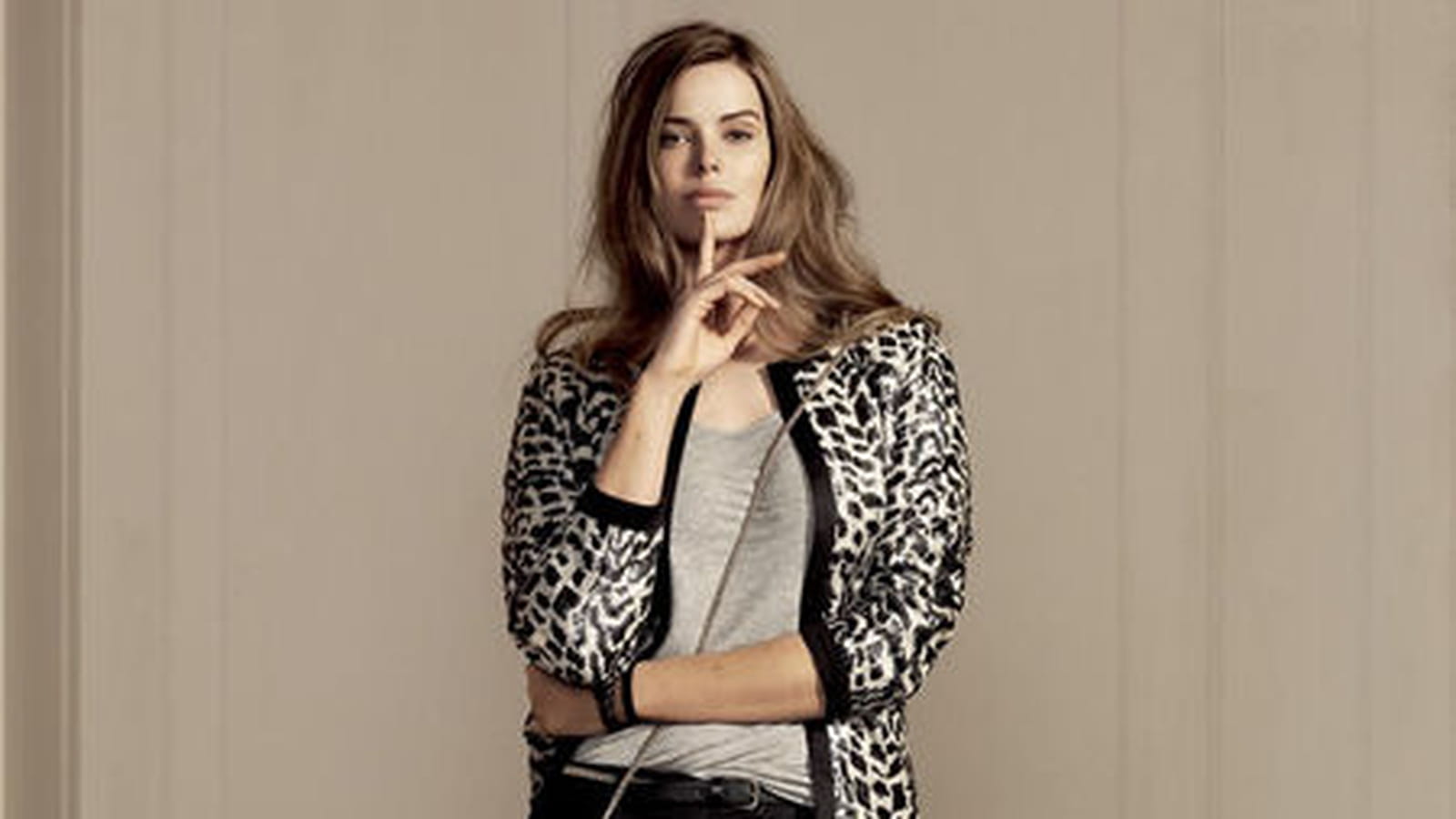 Violeta by Mango : la veste imprimée et le pantalon noir