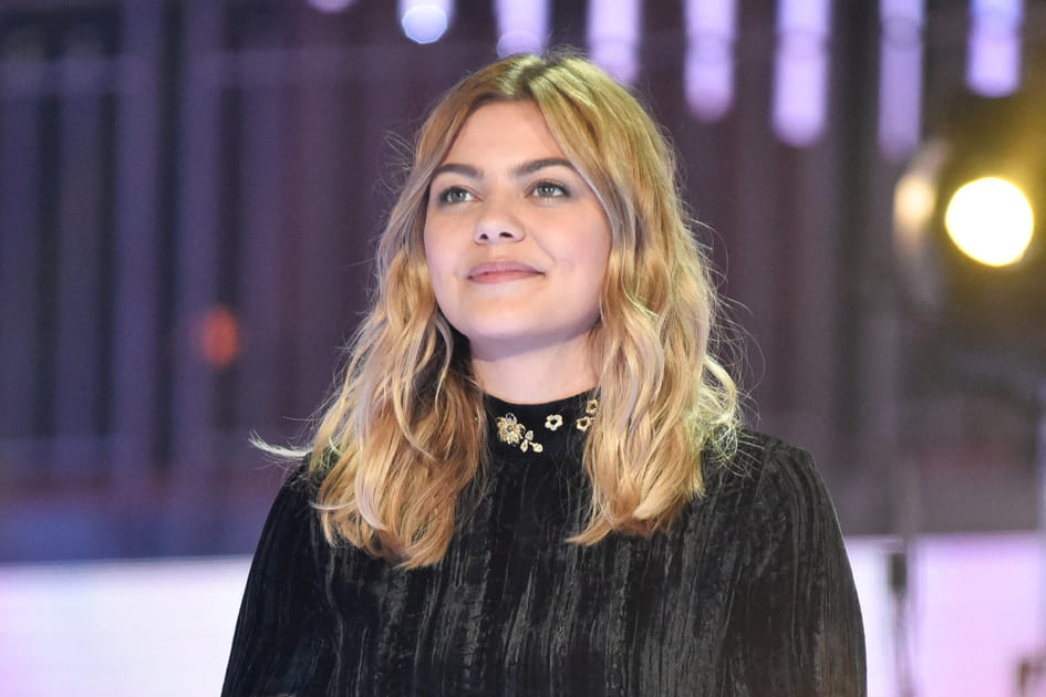 La mise en beaut&eacute; sur sc&egrave;ne de Louane