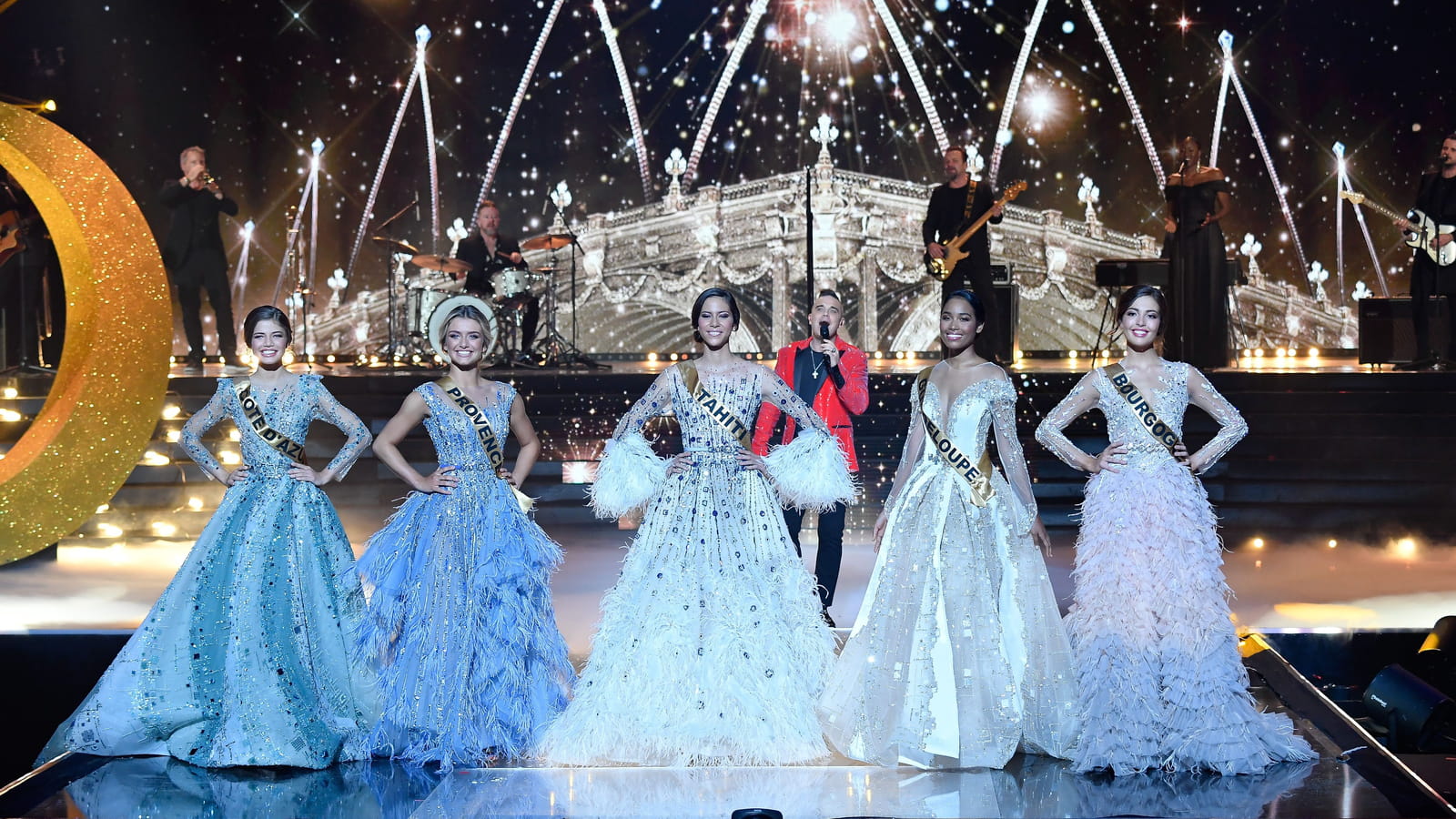 Manelle Souahlia, Lou Ruat, Matahari Bousquet, Clémence Botino et Sophie Diry