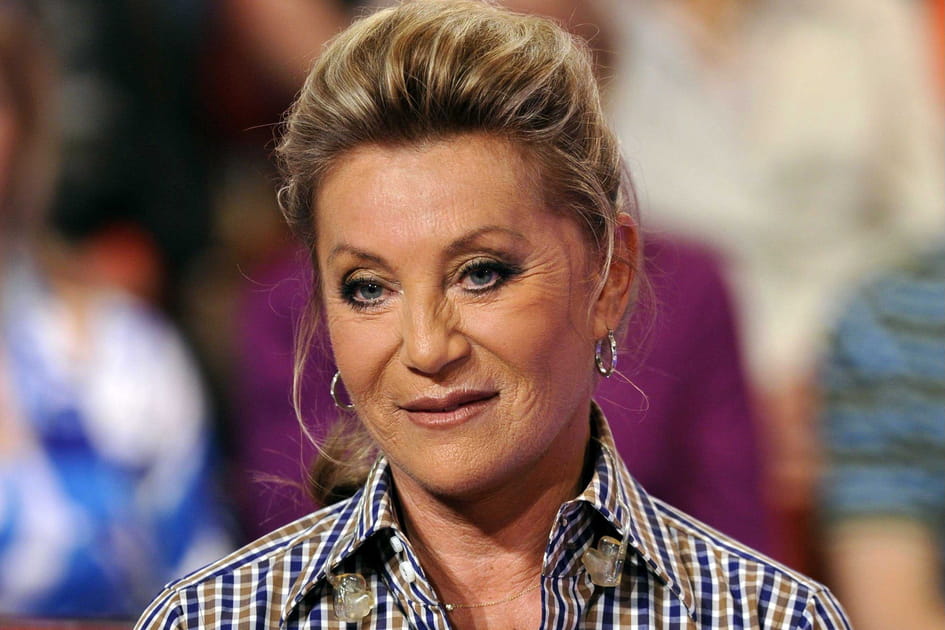 Sheila, fascinante avec son kh&ocirc;l noir