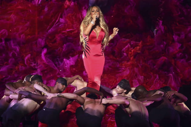Mariah Carey met les hommes &agrave; ses pieds aux American Music Awards