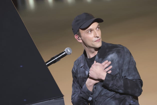 Chien noir fait vibrer le public