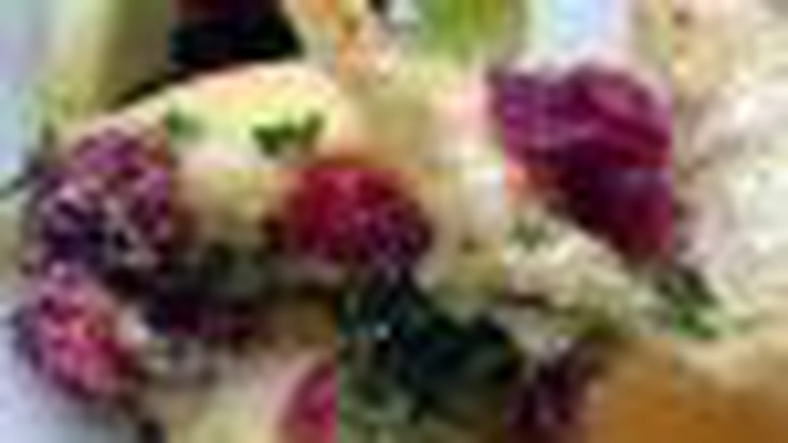 Camembert en habit rouge et vert