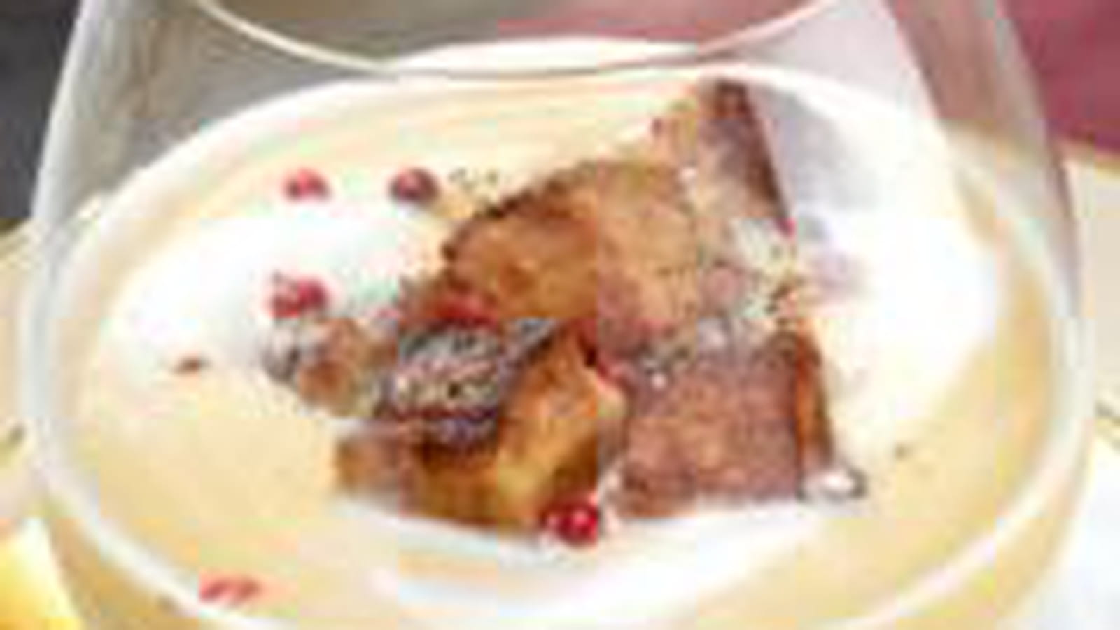 Velouté de cocos blanc et de foie gras poêlé