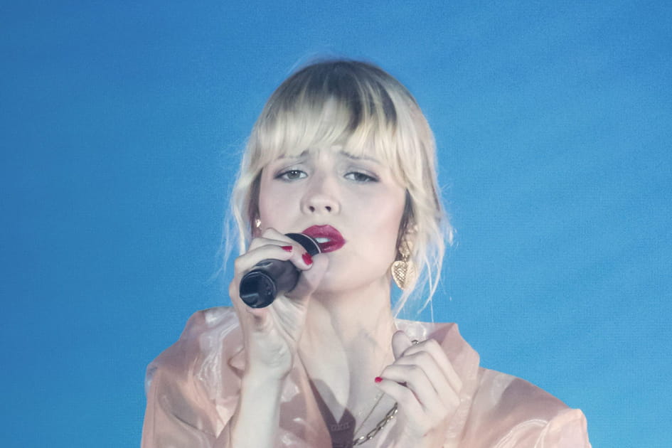 Rouge &agrave; l&egrave;vres cerise mat d'Ang&egrave;le