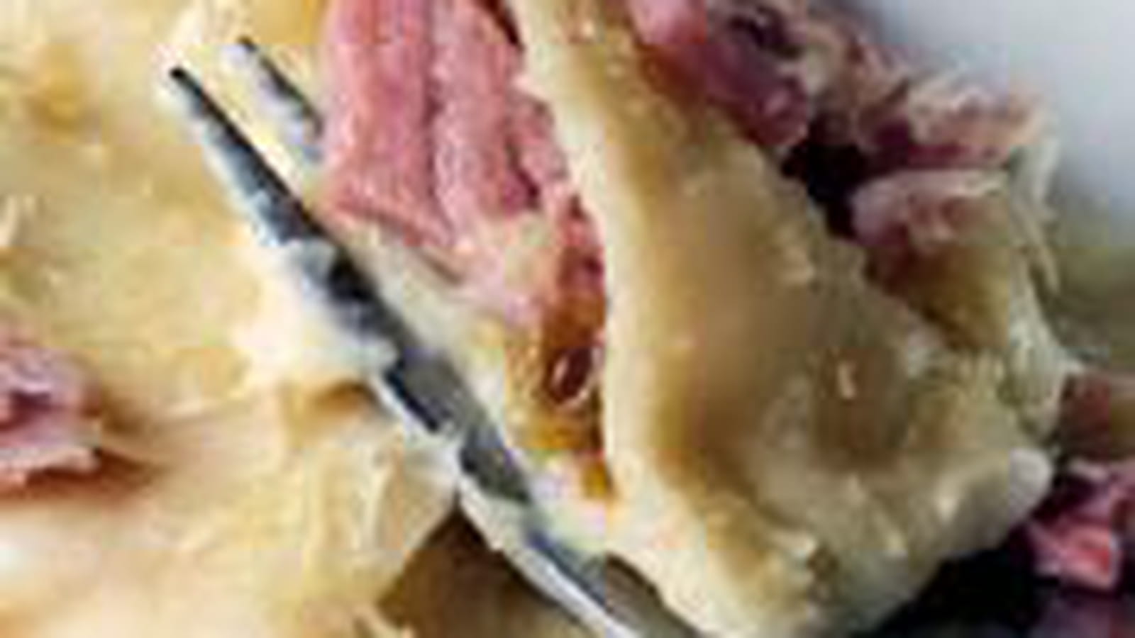Ravioli jambon, compotée d'endives et emmental