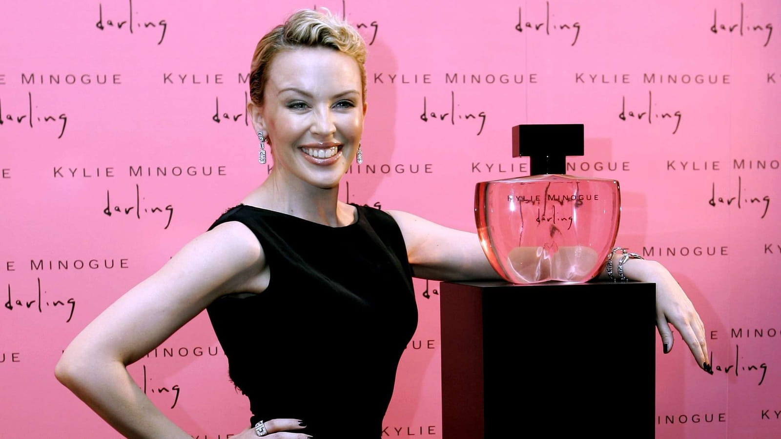 Lancement de son parfum, "Darling"
