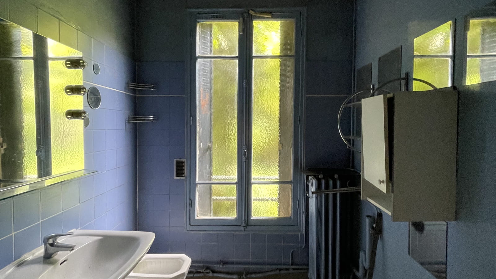 Fenêtre salle de bains avant