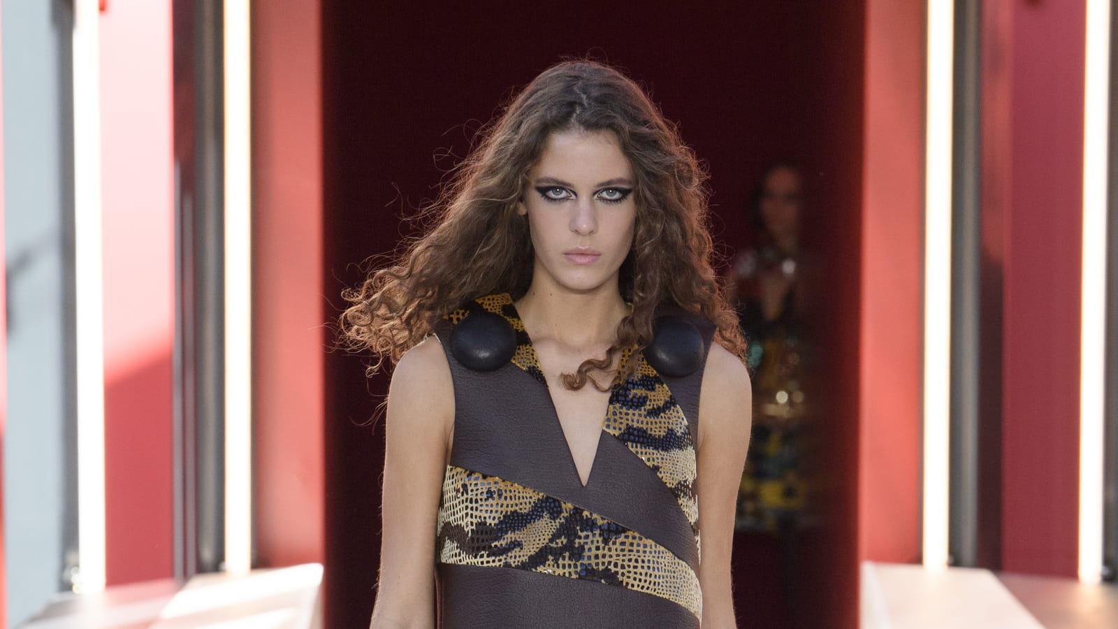 Look 16