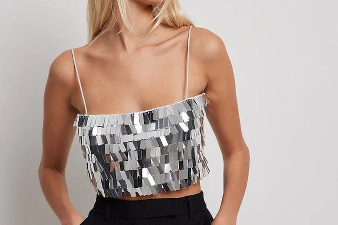 Haut à décolleté carré et sequins