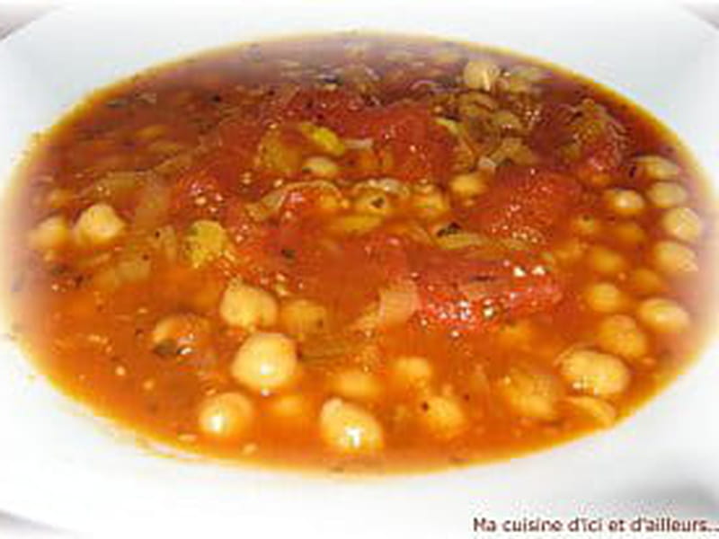 Recette de Soupe de tomates aux pois chiches et à l'origan