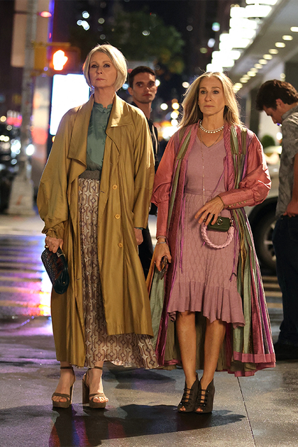 Miranda Hobbes en jupe Celine et Carrie Bradshaw en caftan vintage Arcade Shop