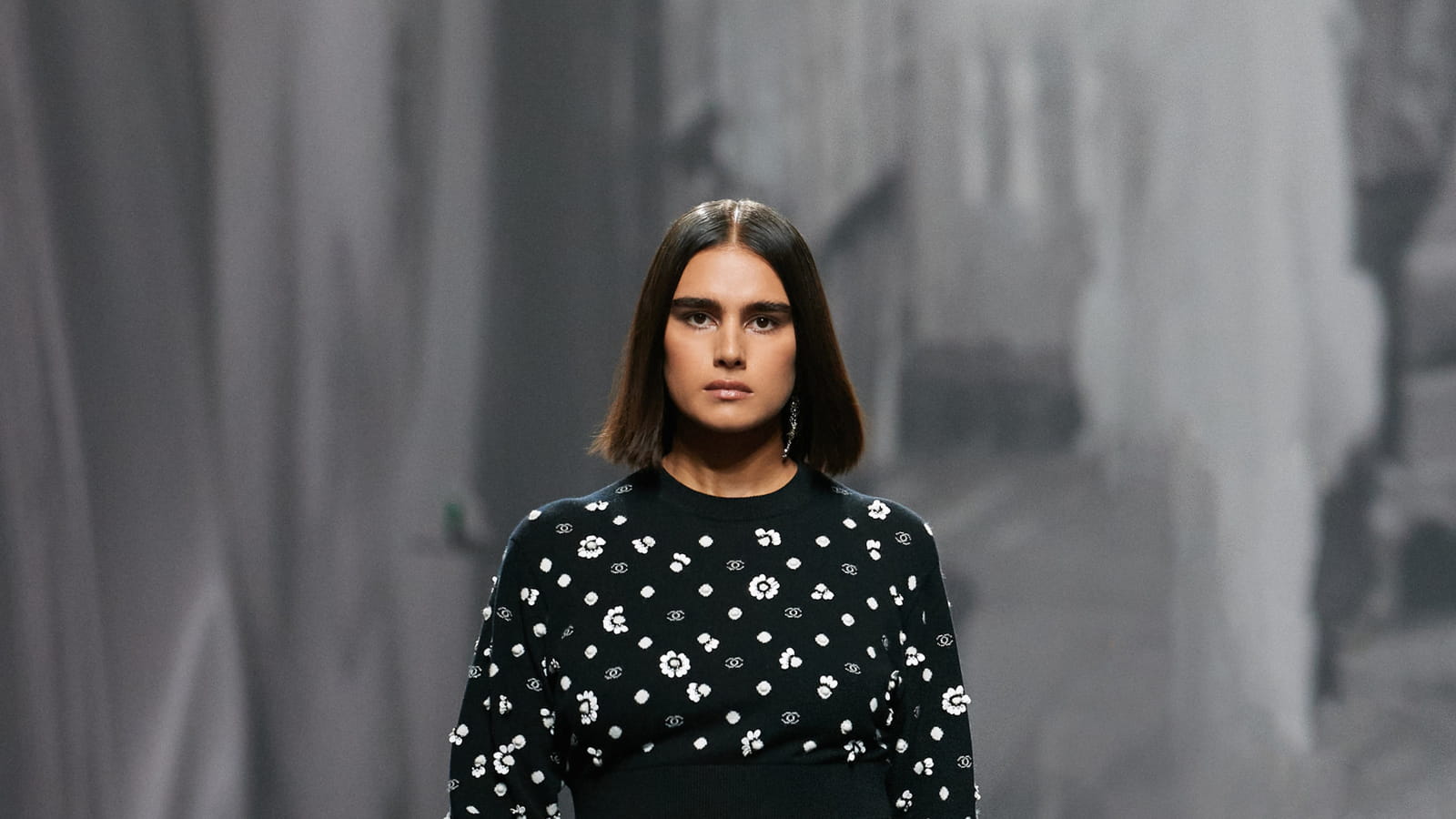 Look 10