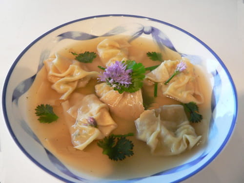 Bouillon de raviolis chinois aux crevettes