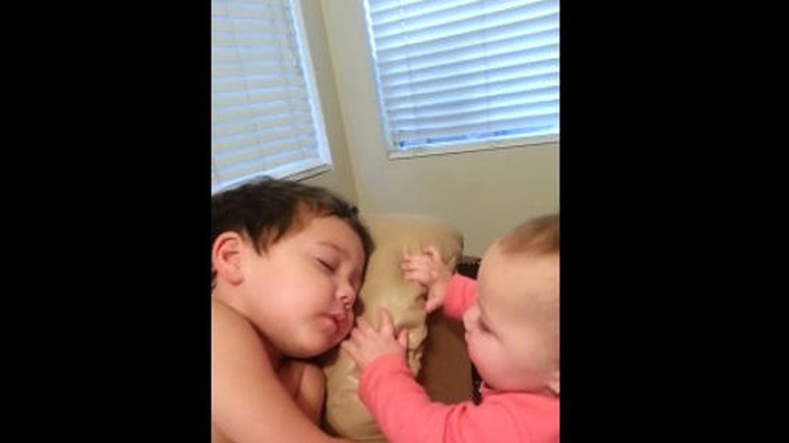 Un bébé persévérant