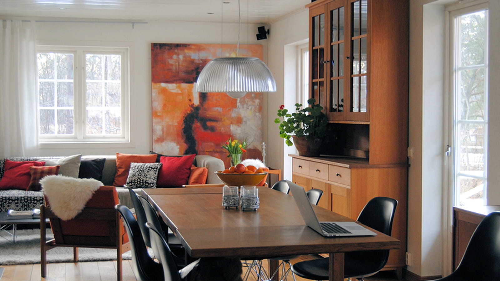 Espace repas chaleureux et convivial