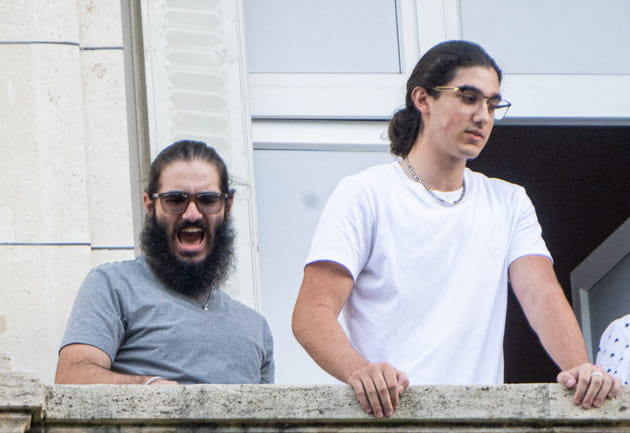 Nelson et Eddy saluent les fans de Céline Dion au Royal Monceau