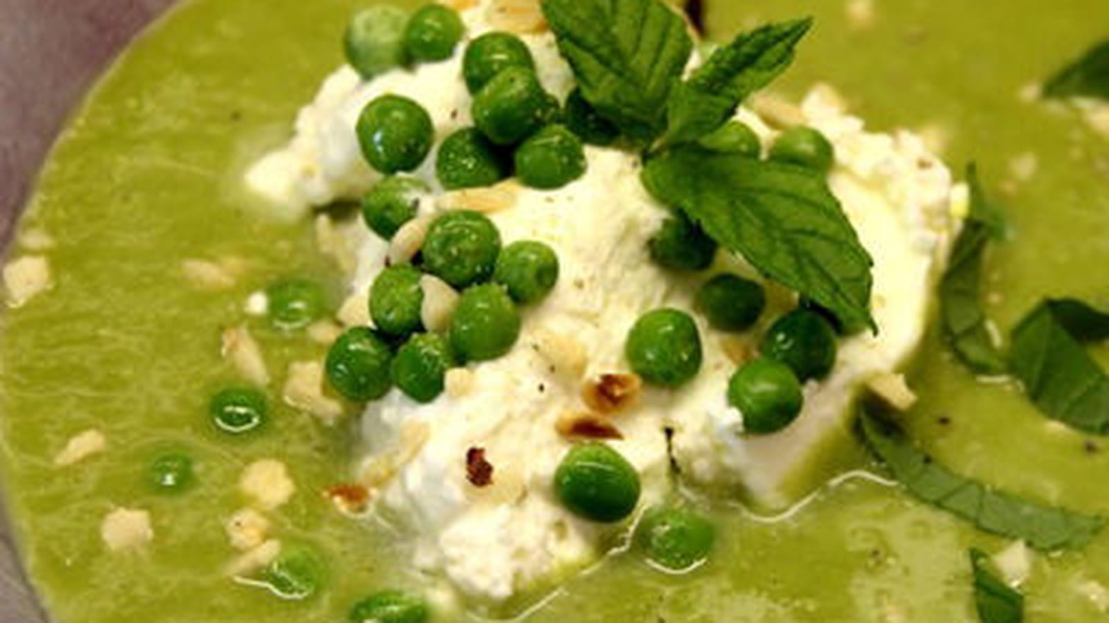 Potage aux petits pois à la menthe