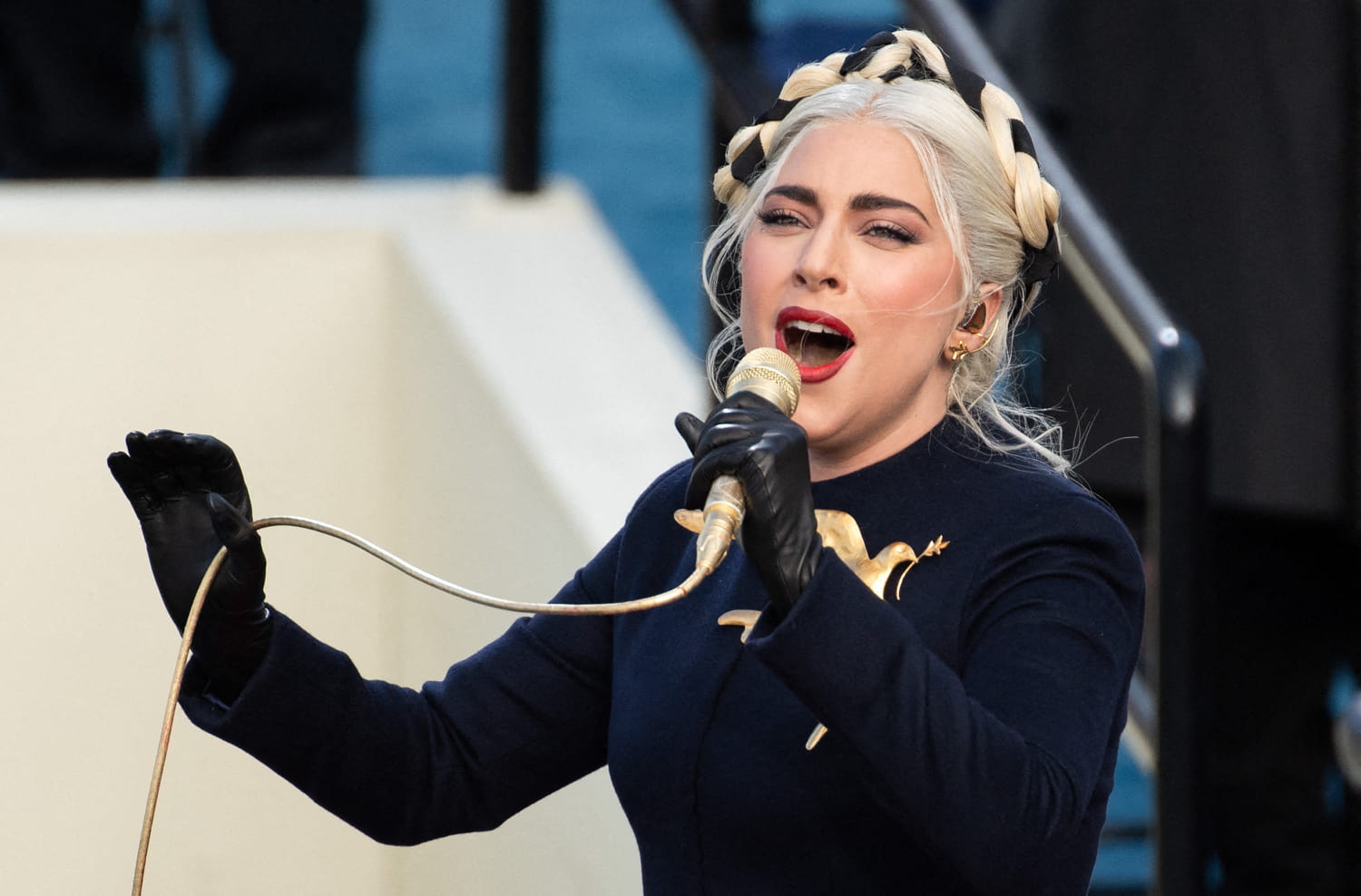 Lady Gaga, brune aux cheveux courts, elle est métamorphosée