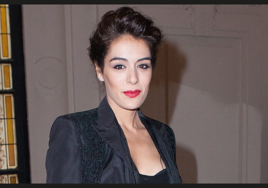 La coiffure sophistiqu&eacute;e de Sofia Essa&iuml;di